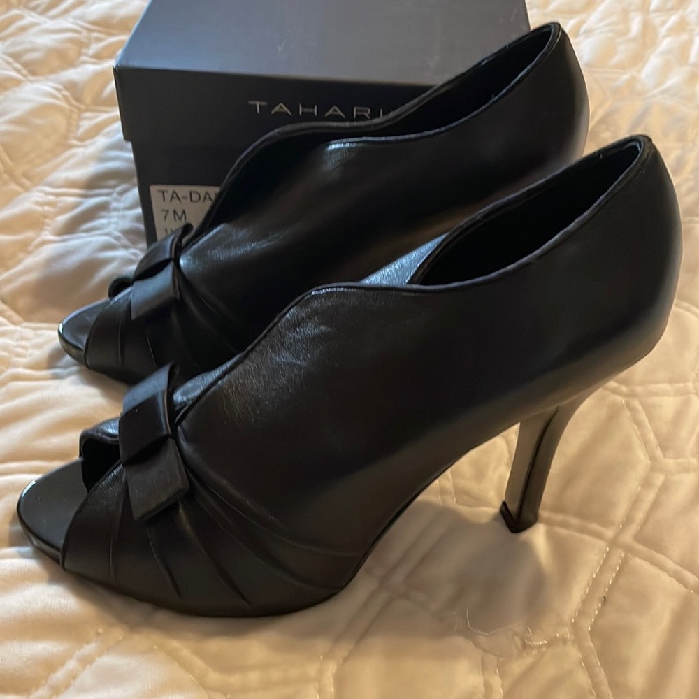 Tahari sexy Dallas open toe black booties with bow across too size 7. Like new!